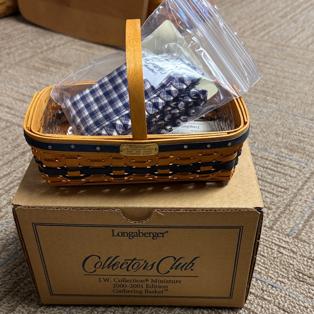 Longaberger Collectors Club J. W. Mini Gathering Basket combo. Pristine.